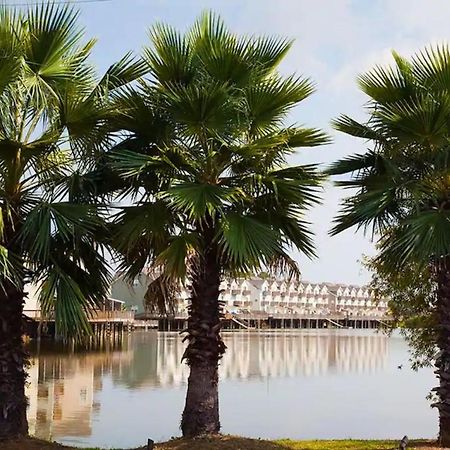 ☆Live On The Water! Lake Palmetto Palm W/ Patio - 10Min To Downtown & Beaches☆ Charleston Bagian luar foto