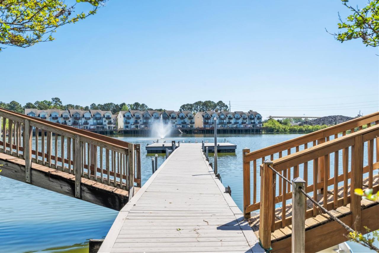 ☆Live On The Water! Lake Palmetto Palm W/ Patio - 10Min To Downtown & Beaches☆ Charleston Bagian luar foto