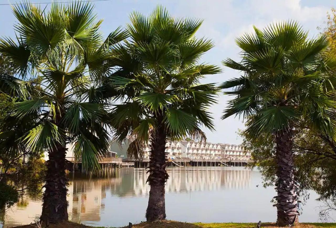 ☆Live On The Water! Lake Palmetto Palm W/ Patio - 10Min To Downtown & Beaches☆ Charleston Bagian luar foto