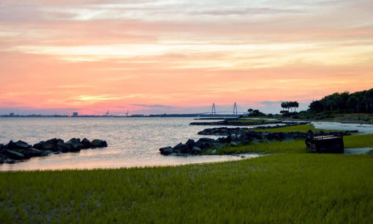 ☆Live On The Water! Lake Palmetto Palm W/ Patio - 10Min To Downtown & Beaches☆ Charleston Bagian luar foto