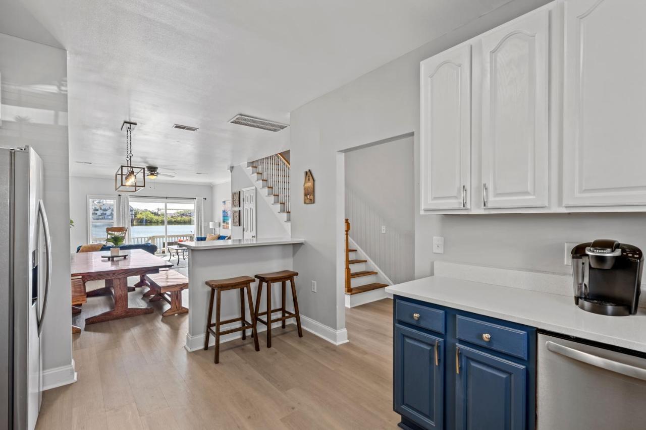 ☆Live On The Water! Lake Palmetto Palm W/ Patio - 10Min To Downtown & Beaches☆ Charleston Bagian luar foto