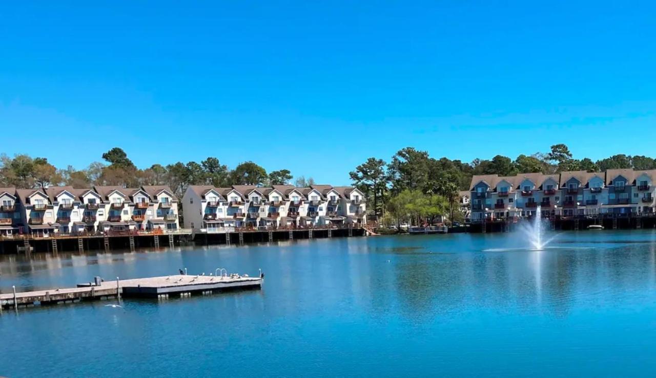☆Live On The Water! Lake Palmetto Palm W/ Patio - 10Min To Downtown & Beaches☆ Charleston Bagian luar foto