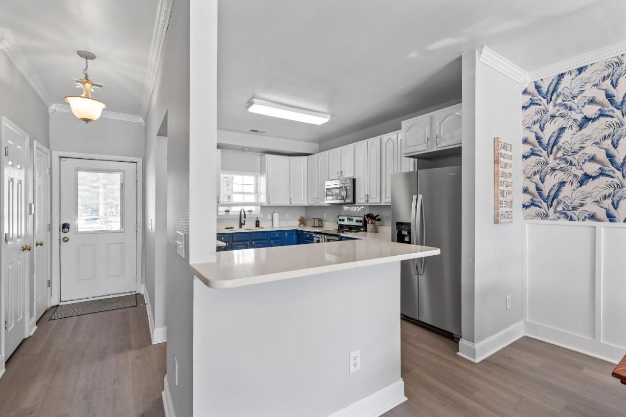 ☆Live On The Water! Lake Palmetto Palm W/ Patio - 10Min To Downtown & Beaches☆ Charleston Bagian luar foto