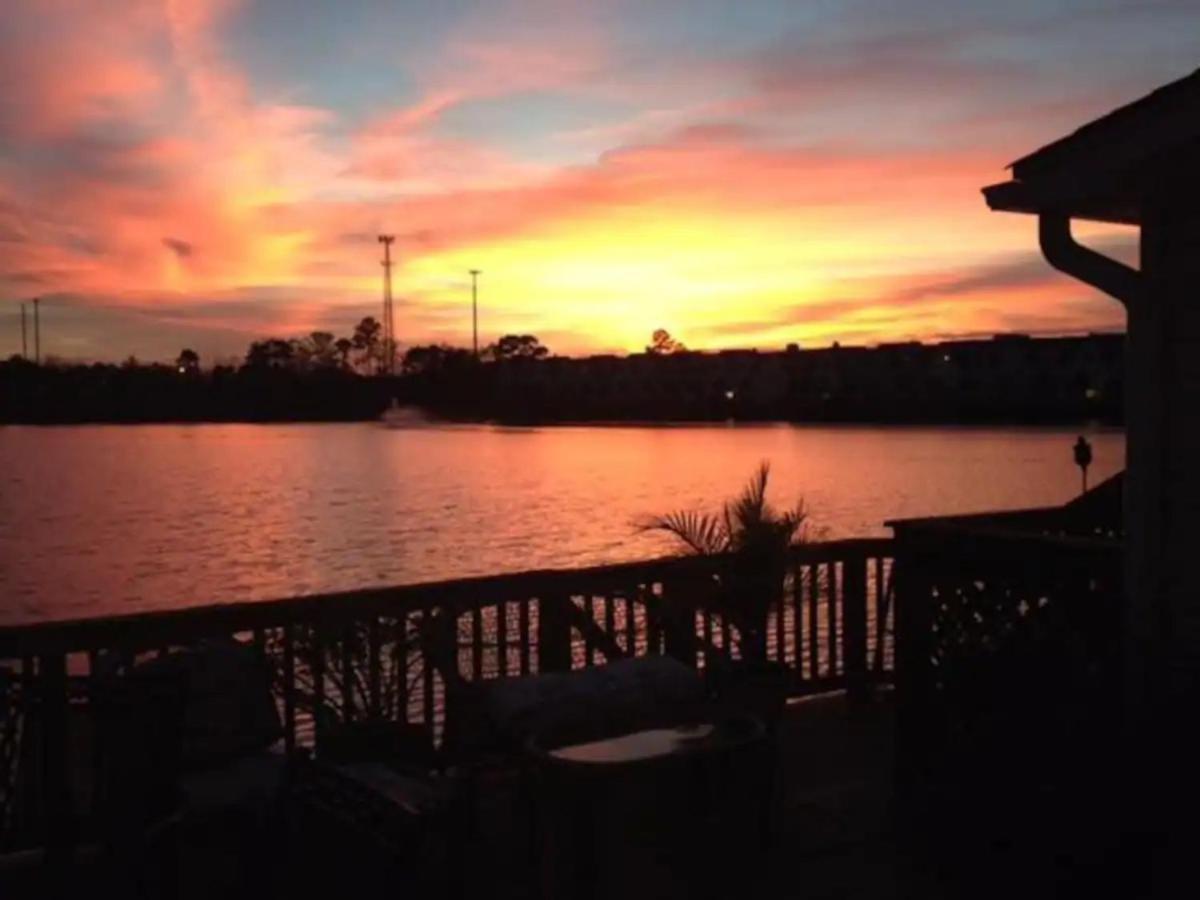 ☆Live On The Water! Lake Palmetto Palm W/ Patio - 10Min To Downtown & Beaches☆ Charleston Bagian luar foto