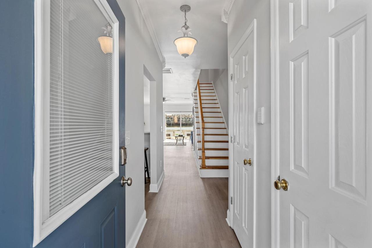 ☆Live On The Water! Lake Palmetto Palm W/ Patio - 10Min To Downtown & Beaches☆ Charleston Bagian luar foto