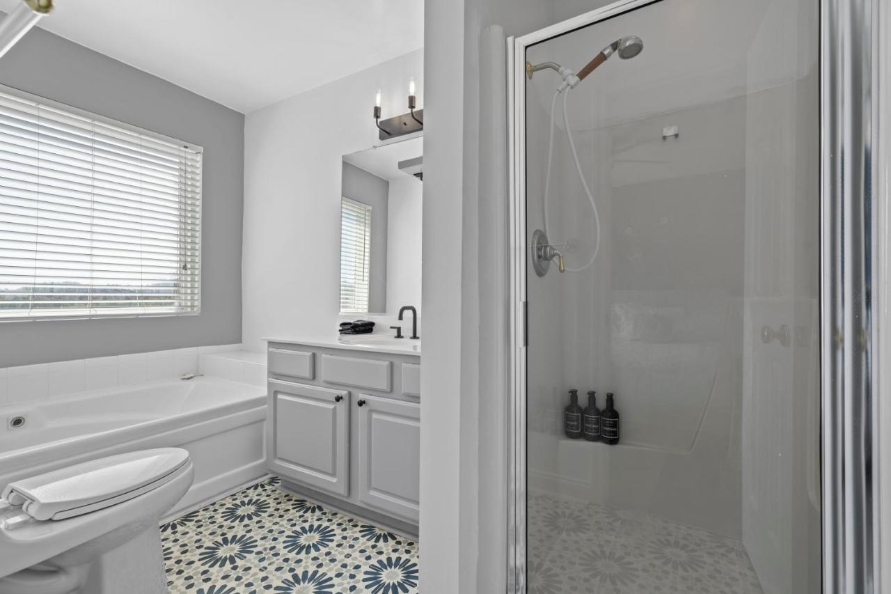 ☆Live On The Water! Lake Palmetto Palm W/ Patio - 10Min To Downtown & Beaches☆ Charleston Bagian luar foto