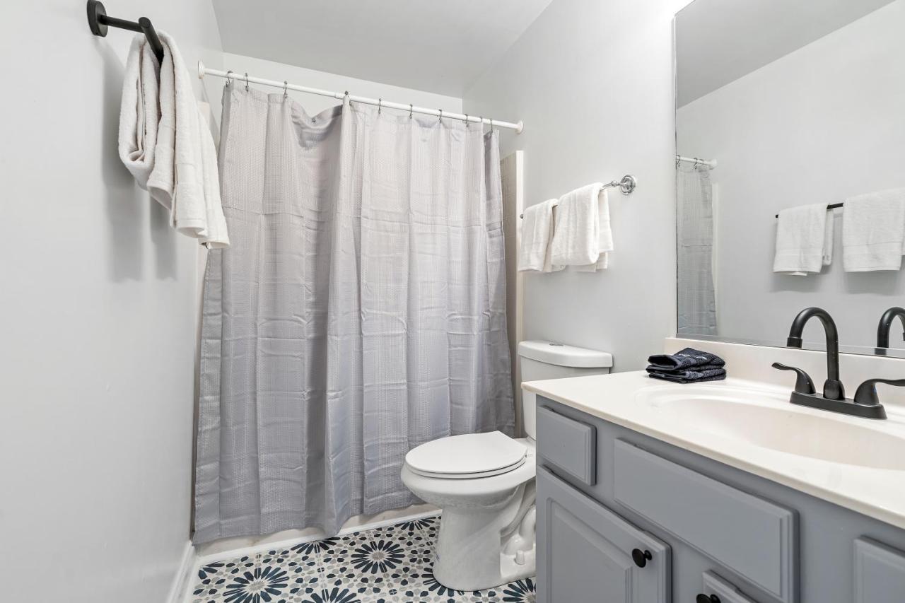 ☆Live On The Water! Lake Palmetto Palm W/ Patio - 10Min To Downtown & Beaches☆ Charleston Bagian luar foto