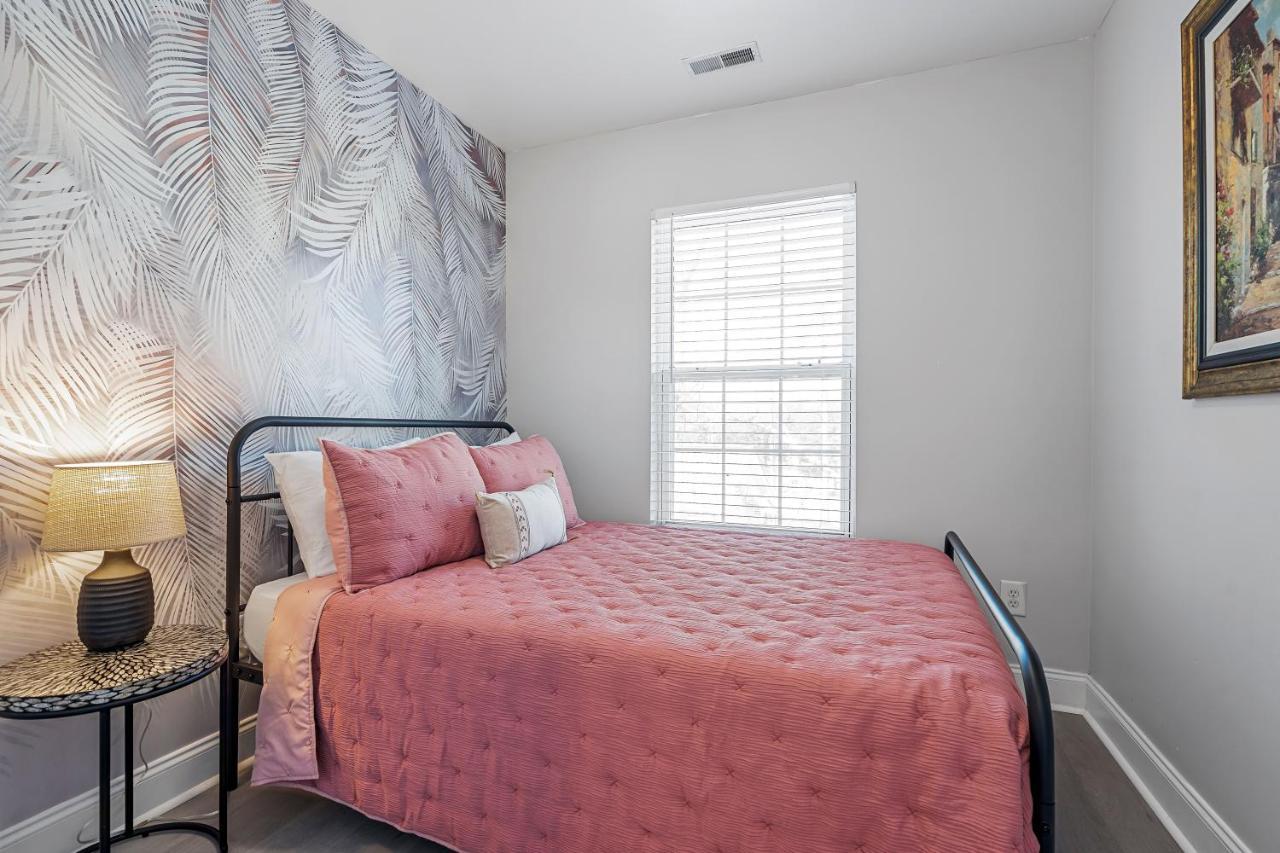 ☆Live On The Water! Lake Palmetto Palm W/ Patio - 10Min To Downtown & Beaches☆ Charleston Bagian luar foto