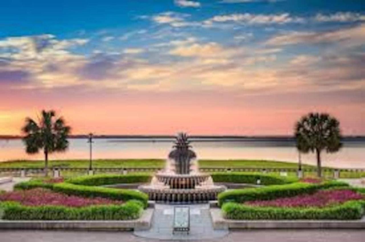 ☆Live On The Water! Lake Palmetto Palm W/ Patio - 10Min To Downtown & Beaches☆ Charleston Bagian luar foto
